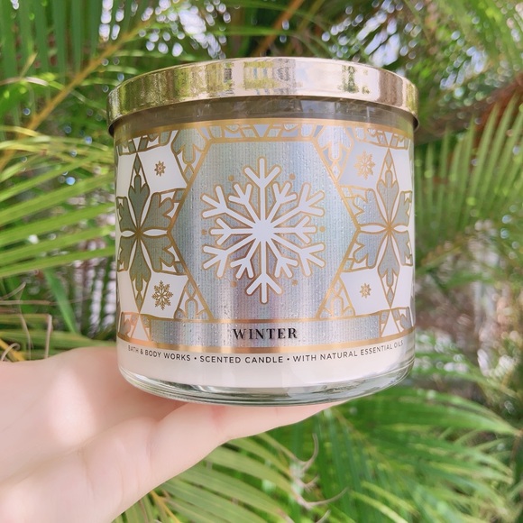 Bath & body Works Winter three-wick Candle - Picture 2 of 6